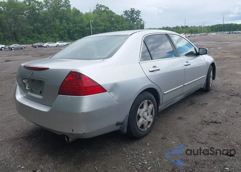 2006 Honda Accord 2.4 Lx z USA, uszkodzony, nr VIN 1HGCM56436A039484